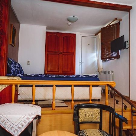 Arbat Guest Rooms 알바나시 외부 사진