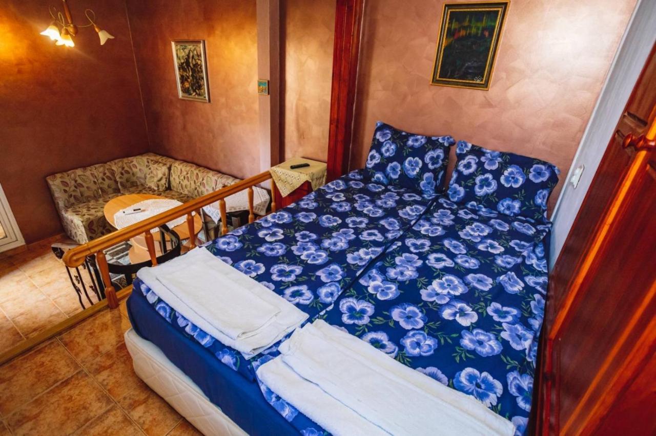 Arbat Guest Rooms 알바나시 외부 사진